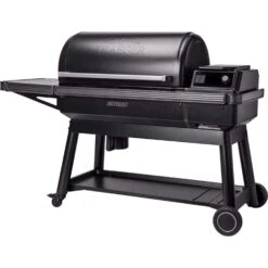 Traeger Ironwood XL Wood Pellet Bluetooth And WiFi Grill And Smoker Black