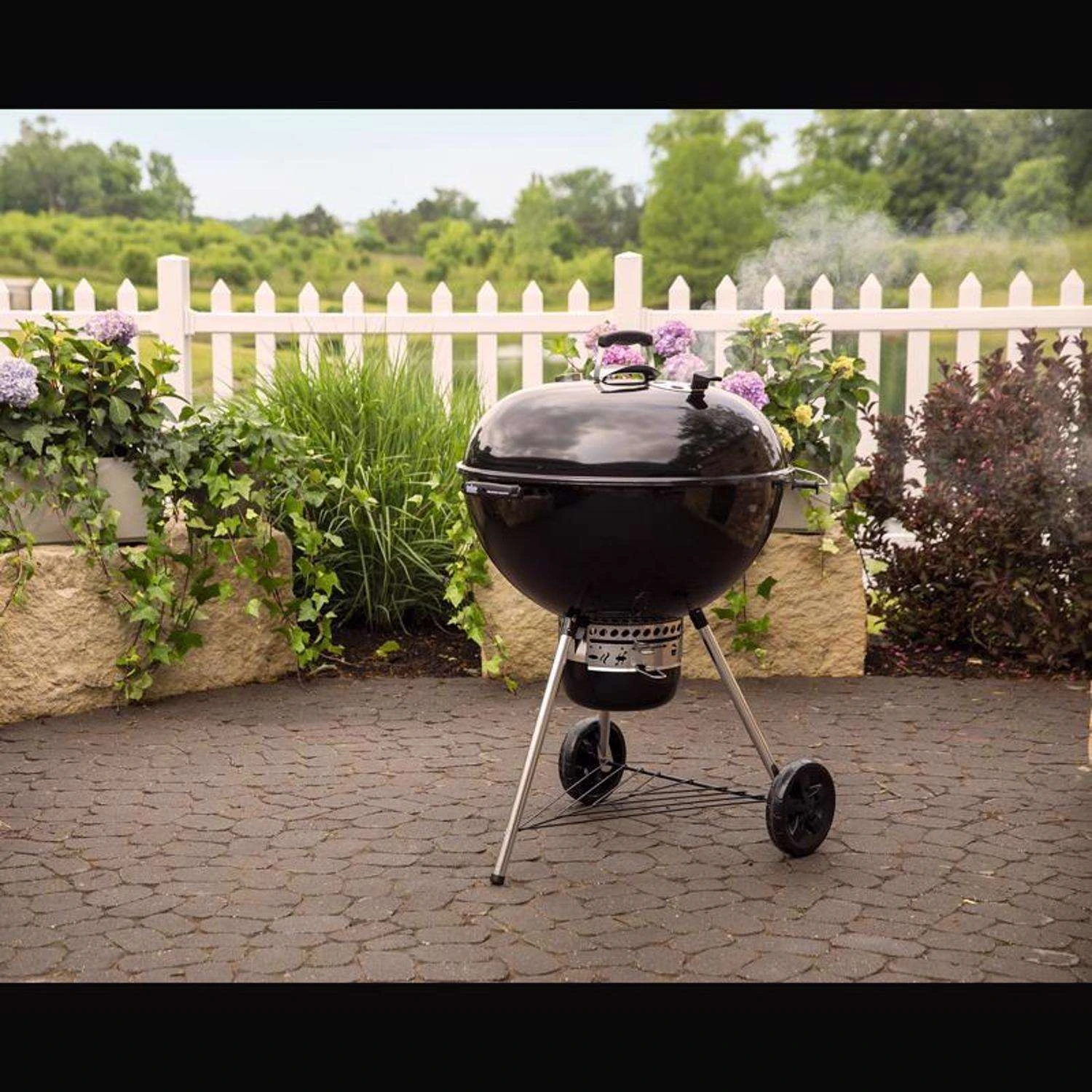 Weber 26 In. Master-Touch Charcoal Grill Black 12 Weber 26 In. Master-Touch Charcoal Grill Black - Image 10