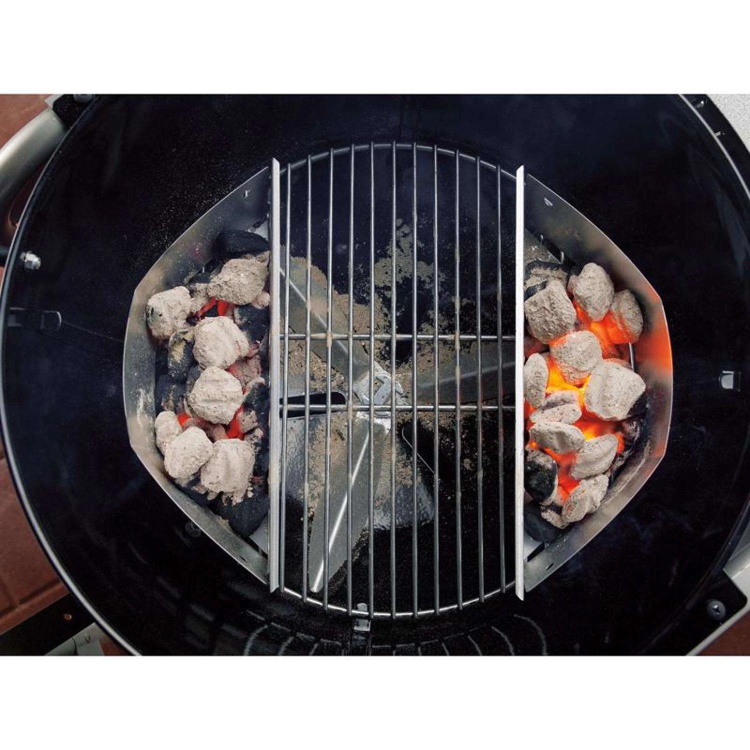 Weber 22 In. Master-Touch Charcoal Grill Black 7 Weber 22 In. Master-Touch Charcoal Grill Black - Image 5