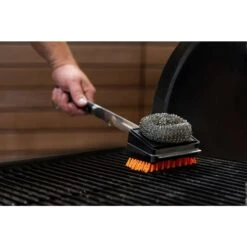 Oklahoma Joe's Blacksmith Grill Brush With Scraper 3.75 In. H X 4.75 In. L X 3.75 In. W 1 Pk -Traeger Egg Store 62d6be23 aac9 4ff3 81a4 5697e8050e0d