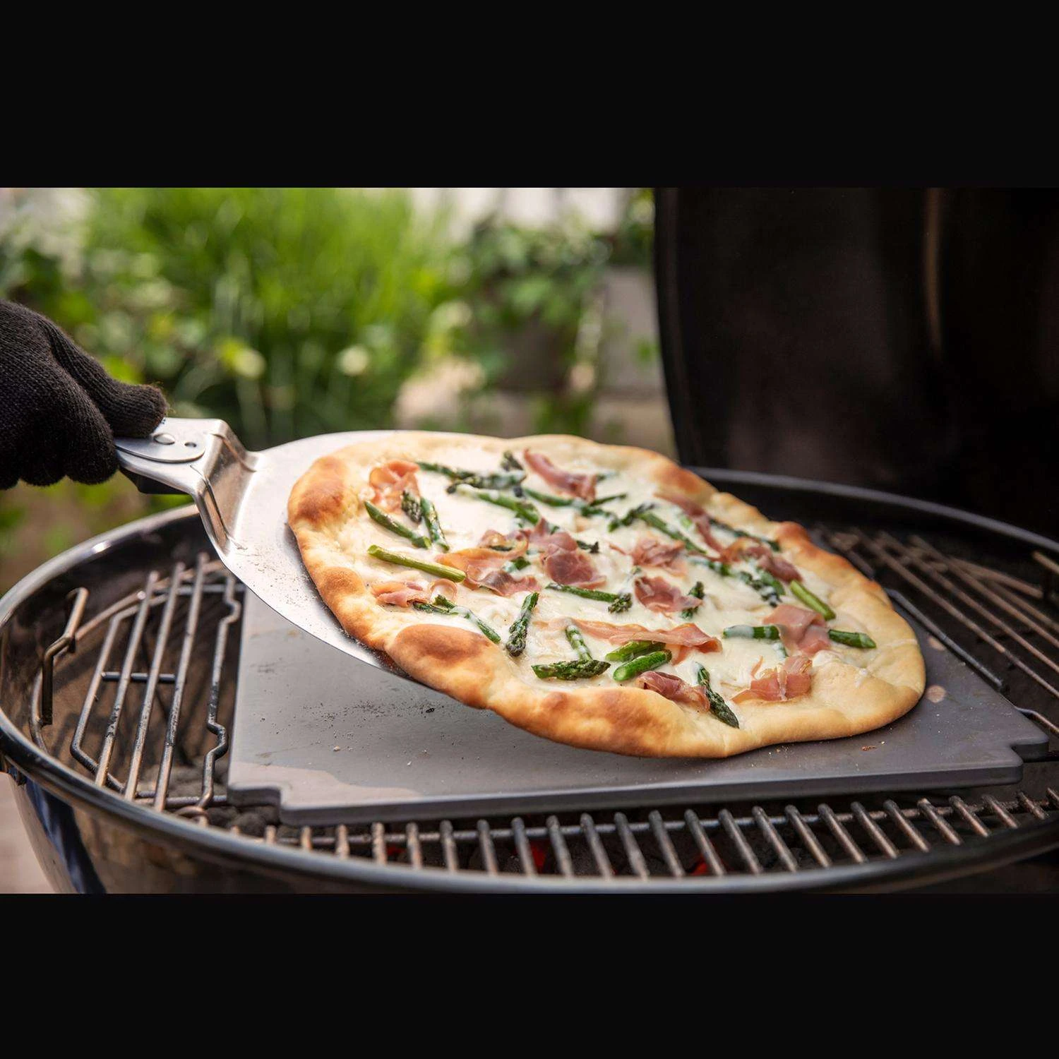 Weber 26 In. Master-Touch Charcoal Grill Black 6 Weber 26 In. Master-Touch Charcoal Grill Black - Image 4